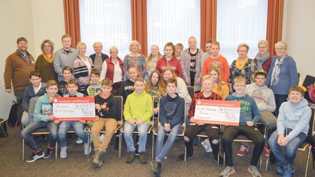 Sammlung von Weihnachtsbäumen bringt Spenden von über 2900 Euro ein