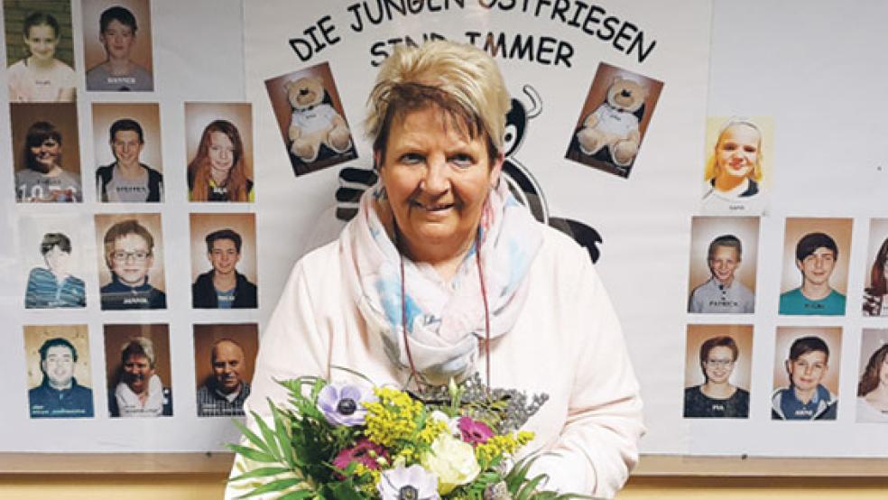 Einen bunten Blumenstrauß gab es bei der Verabschiedung auf der Jahreshauptversammlung für Ursula »Ulla« Mierke.  © Foto: Schützenverein