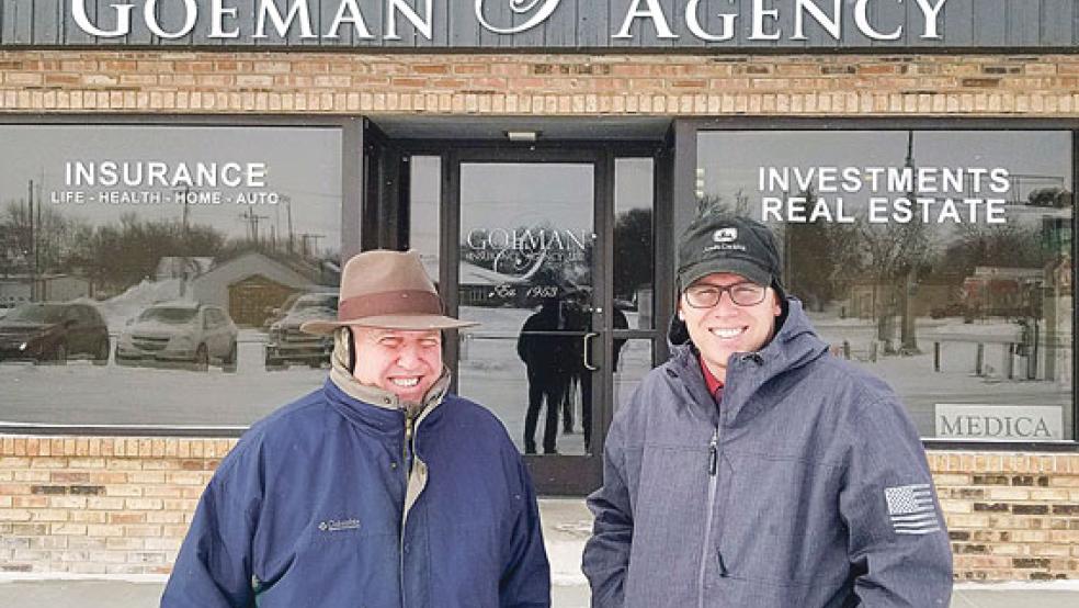 »Heute sind es nur minus 15 Grad Fahrenheit (minus 26 Grad Celsius)«, meldeten »Chip« Goeman (links) und sein Sohn Kyle aus Clara City in Minnesota, deren Großvater und Urgroßvater Hinderk Goeman in Holthuserheide geboren wurde. © Foto: Goeman Agency