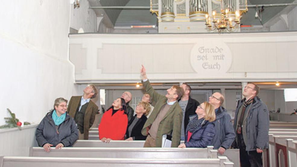 Ortsbesichtigung: Alle ziehen an einem Strang, um die reformierte Kirche auf Landschaftspolder zu erhalten - vom Kirchenrat über die CDU-Bundestagsabgeordnete Gitta Connemann bis zu Denkmalpfleger Niels Juister. © Foto: Büro Connemann