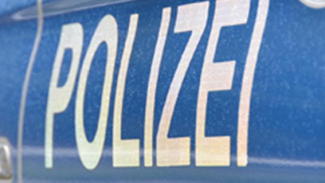 Sechs Autos stoßen in Baustelle zusammen