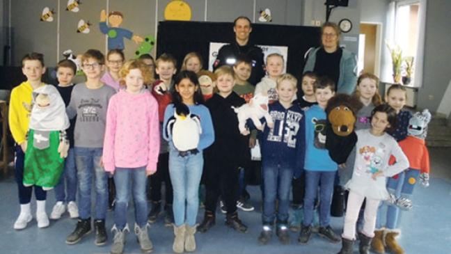 Puppenbühne klärt auf über Internet