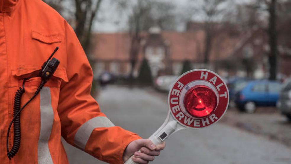 Die Feuerwehr sperrte den Gefahrenbereich ab. © Symbolfoto: Klemmer