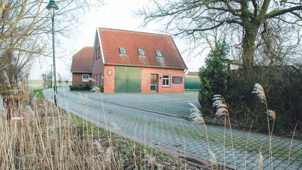 Das Feuerwehrhaus in Critzum soll durch einen Neubau mit zweispuriger Zufahrt ersetzt werden.  © Foto: Kuper