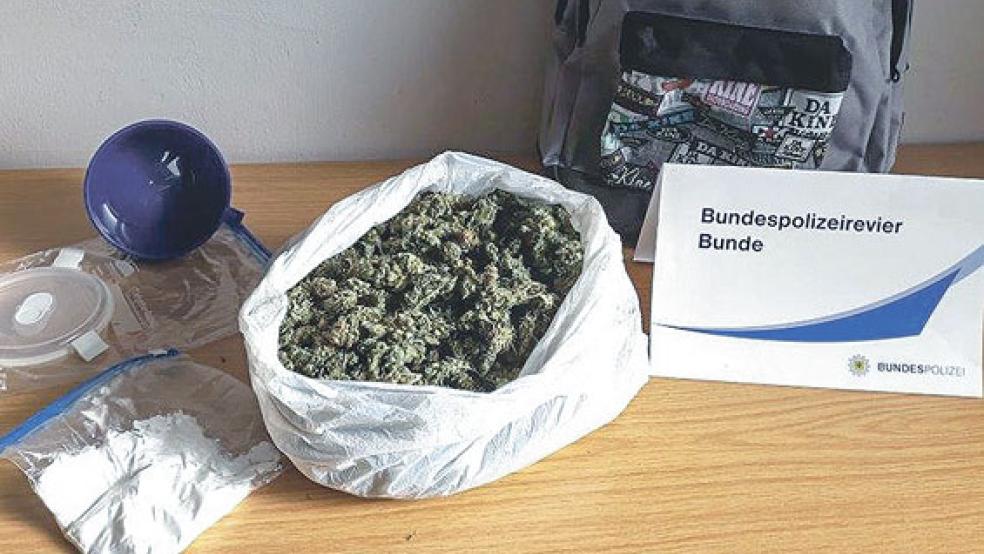 435 Gramm Marihuana und 225 Gramm Amphetamin im Straßenverkaufswert von rund 7000 Euro entdeckten Bundespolizisten in einem Auto, das sie an der Anschlussstelle Weener der Autobahn 31 bei Möhlenwarf kontrollierten. © Foto: Bundespolizei