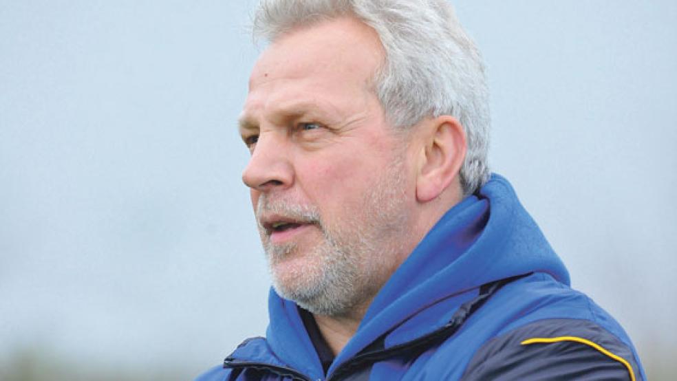 Wilfried Kampen war in Weener und in Bunde als Trainer tätig. In Bunde stieg er zusammen mit Dieter Willems 2014/15 in die Landesliga auf.  © Archivfoto: Bruins