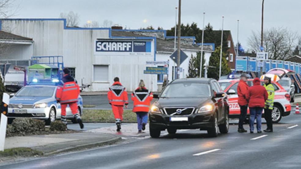 Die Unfallaufnahme vor Ort läuft noch. © Foto: Wolters