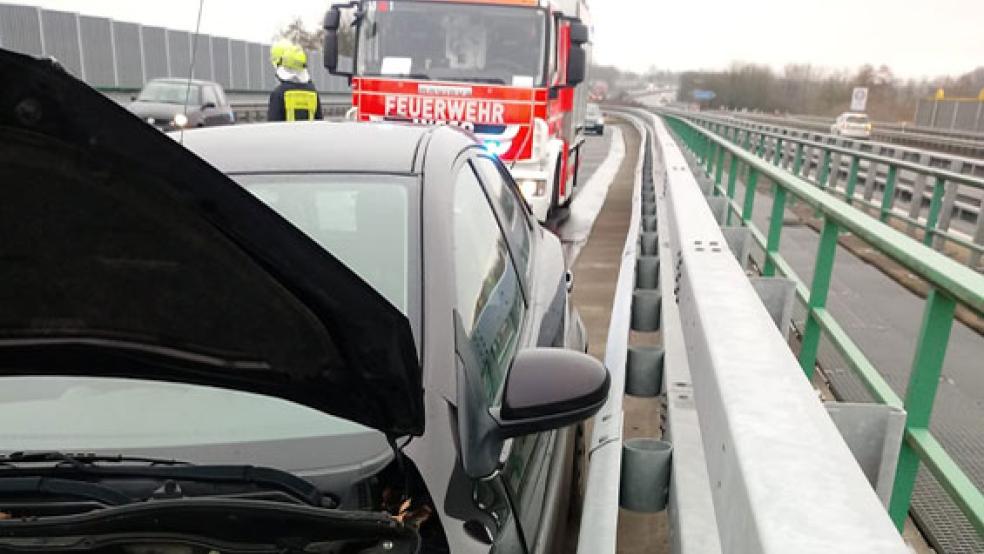 Der Wagen des 63-jährigen Emders wurde stark beschädigt und musste abgeschleppt werden. © Foto: Polizei 