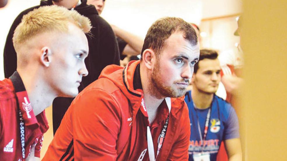 Jemgums Keno Hartmann und Gerd Bekker (von links) haben eventuell die Chance auf die Revanche. Beim NVF-Cup verloren sie noch gegen Steffen Busemann und Steffen Post. © Foto: NFV
