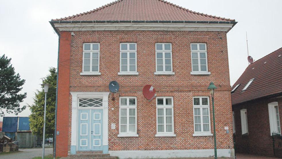 Aus dem alten Amtshaus am Jemgumer Marktplatz soll ein Bürgerhaus entstehen. © Archivfoto: Szyska