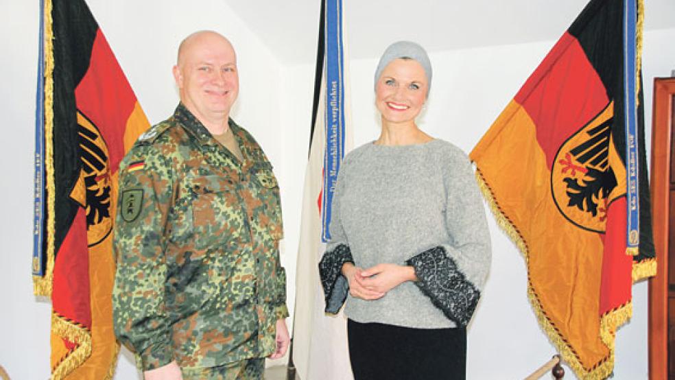 Besuch beim Kommando »Ostfriesland«: Die Abgeordnete Gitta Connemann traf sich mit Oberstarzt Dr. Jens-Peter Evers. © Foto: privat