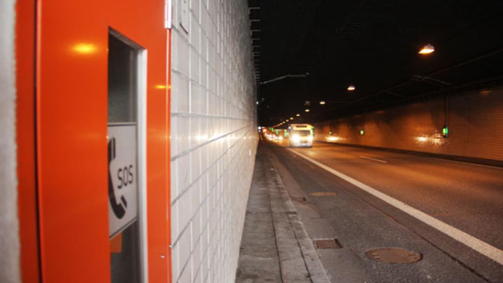Nach einem schweren Verkehrsunfall auf der A 31 zwischen Soltborg und Möhlenwarf wurde der Emstunnel für eineinhalb Stunden etwa gesperrt. © Foto: RZ-Archiv