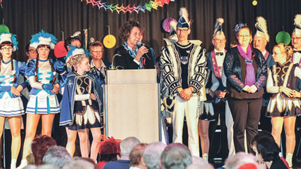 Die Leeraner Bürgermeisterin Beatrix Kuhl nahm sich und die Stadt in ihrer witzige Rede nicht zu ernst. © Foto: Wolters