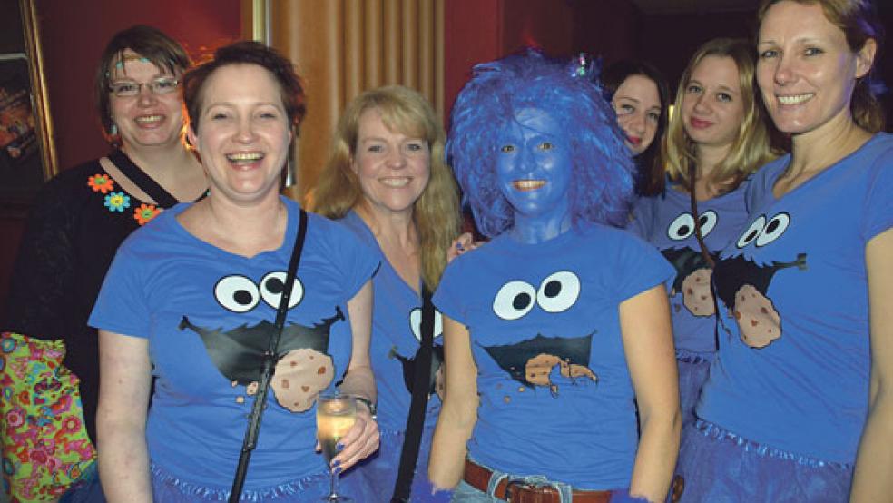 Die Basketballerinnen des TuS hatten sich für die Blau-Gelbe-Nacht alle in Krümelmonster verwandelt . © Foto: Himstedt