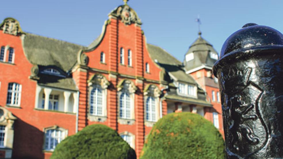 Weil im historischen Rathausgebäude in Papenburg der Platz knapp wird, soll dieses in den nächsten Jahren um einen freistehenden Neubau ergänzt werden. © Foto: Stadtverwaltung