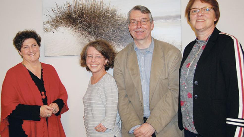 Grün - über Grenzen hinweg: Von links Anja Piel, Fraktionsvorsitzende im Landtag, Katrin Langensiepen, Europawahl-Kandidatin, Harrie Miedema von »Groenlinks« und Meta Janssen-Kucz, Grüne Abgeordnete aus Leer. © Foto: Hoegen