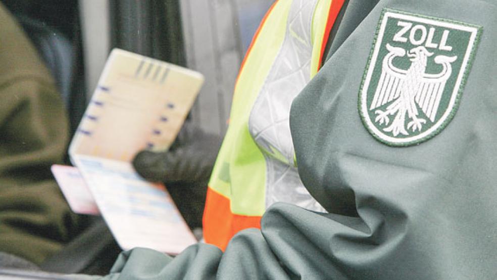 Welche Folgen hat ein Brexit für Emden und die Wirtschaft? Auf die Zollbeamten im Emder Hafen wird wohl zukünftig mehr Arbeit zukommen.  © Symbolfoto: Zoll