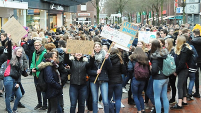 Fridays for Future: 1000 Schüler gehen in Leer auf die Straße