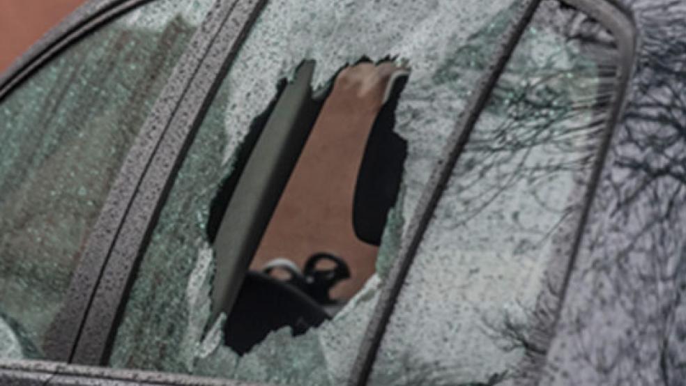 In drei Fällen wurden bei in Weener abgestellten Autos die Fensterscheiben eingeschlagen und Wertsachen aus den Fahrzeugen entwendet. © Symbolfoto: Klemmer