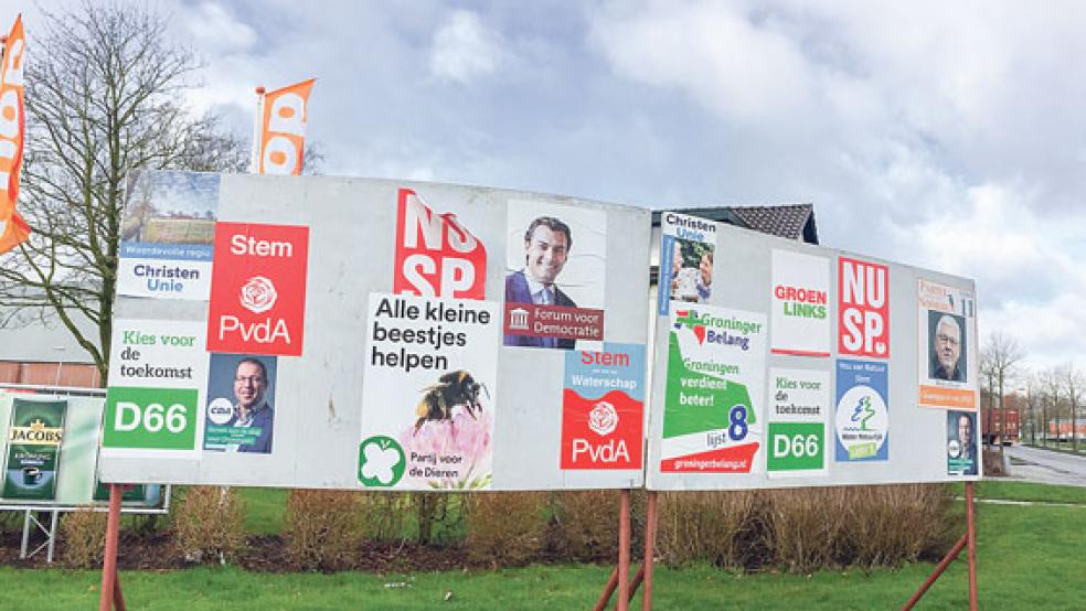 Das Anbringen von Wahlplakaten ist in den Niederlanden reglementiert und beschränkt sich auf kommunale Stellwände, wie hier in Bad Nieuweschans. © Fotos: Kuper