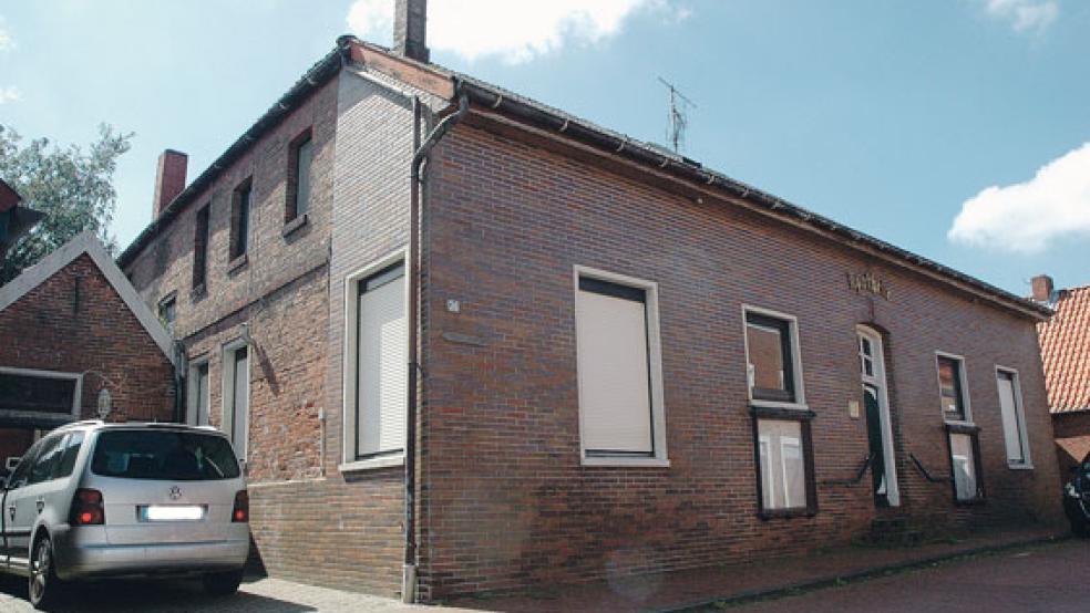 Die »Alte Apotheke« an der Oberfletmer Straße im historischen Ortskern von Jemgum könnte dem Neubau einer Tagespflege-Einrichtung weichen. © Foto: Szyska