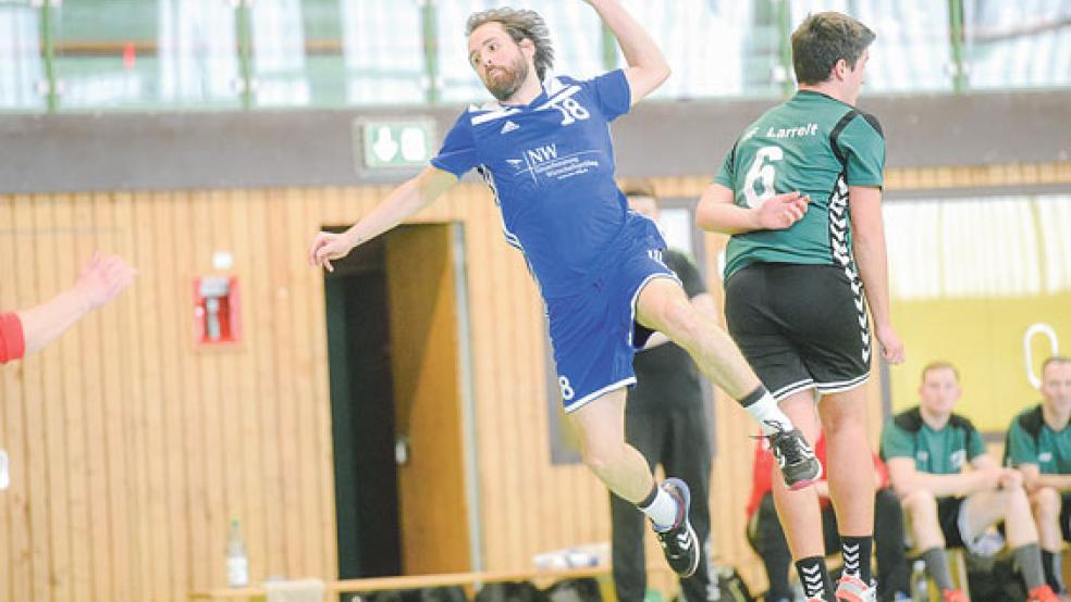 Der Sieg der Holthuser Handballer um Vincent Poral war trotz der glanzlosen Leistung nicht gefährdet. © Foto: Bruins