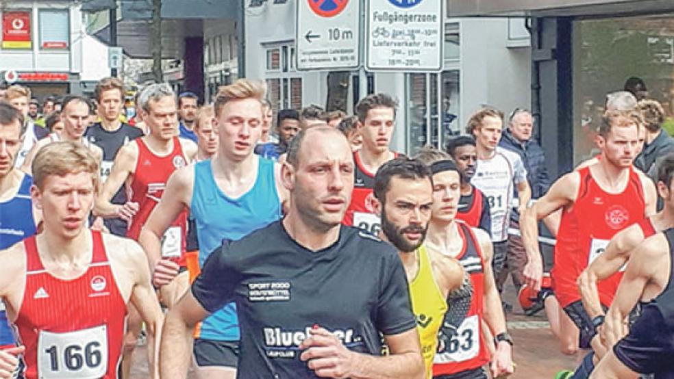 Jannes Smid (in Blau) überzeugte in Lingen und löste damit ein Ticket für die Deutschen Meisterschaften am 8. Juni in Essen. © Foto: privat