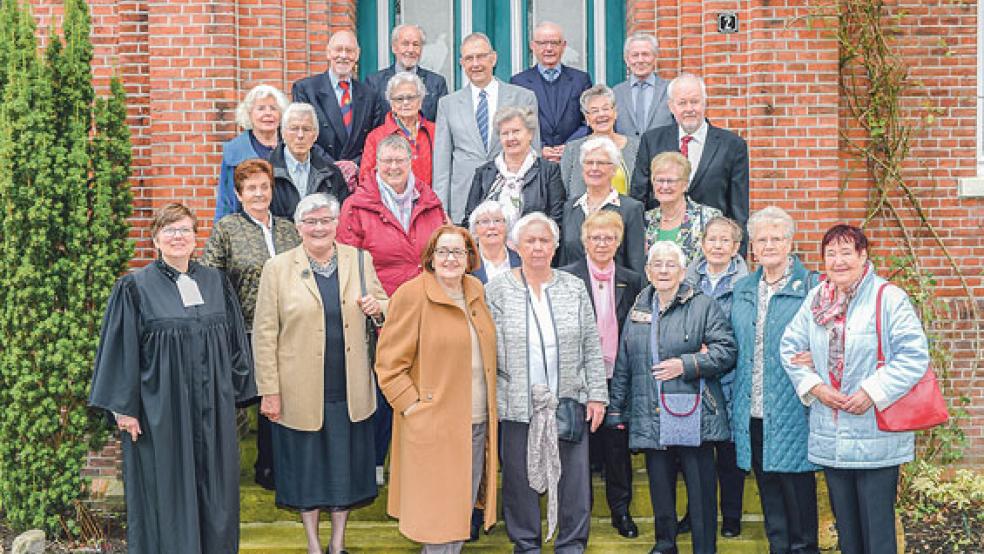 Zur Eisernen Konfirmation sind viele Jubilare nach Weener gekommen. © Foto: Bruins