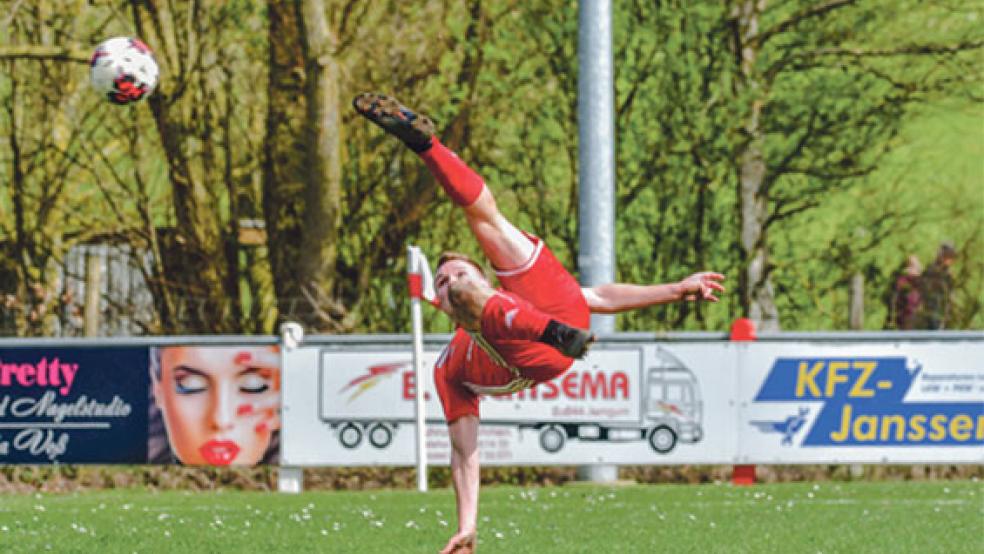 Vor dem Tor fehlte die Genauigkeit: Auch dieser artistische Versuch von Ole Nitters fand nicht den Weg in die Maschen. © Foto: Bruins