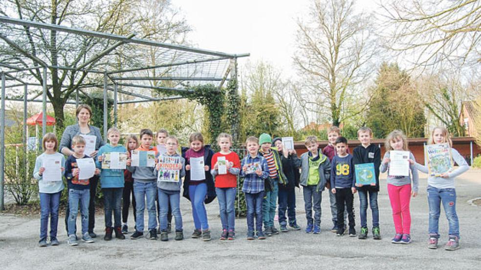 Die zweite Klasse der Grundschule Stapelmoor mit ihrer Lehrerin Tina Dahms. Alle 18 Kinder machen bei der Spendenaktion mit. © Foto: Hoegen
