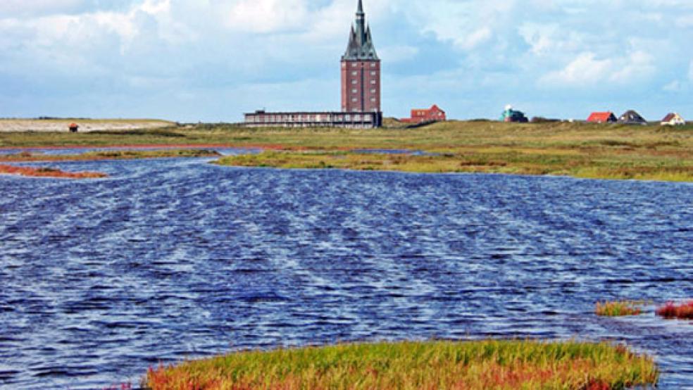 Auf der Insel Wangerooge - hier der markante Leuchtturm - wird der Sturmflutschutz verbessert. © Foto: Pixabay
