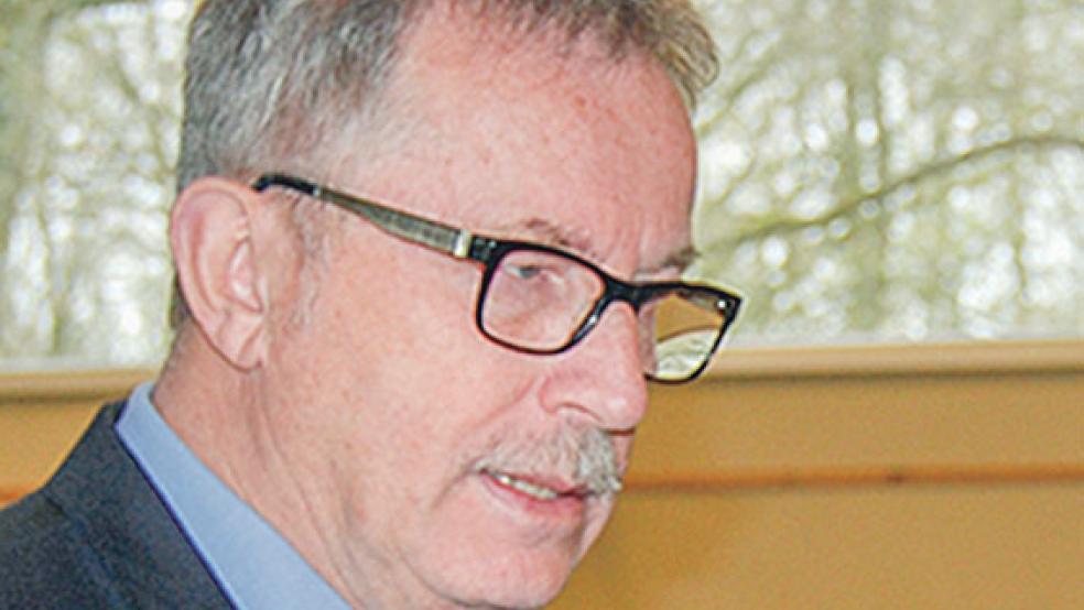 Helmut Geuken sichert der Belegschaft von Weener Plastik die Unterstützung der SPD zu. © Foto: RZ-Archiv