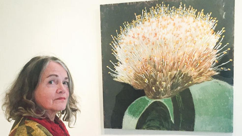 Im Raum »LebensKunst« hängen eigene Hinterglasbilder von Mariam Wilhelmina, inspiriert durch die Philosophie des Advaita Vedante als »spirituelle Lehre der Unpersönlichkeit«. © 