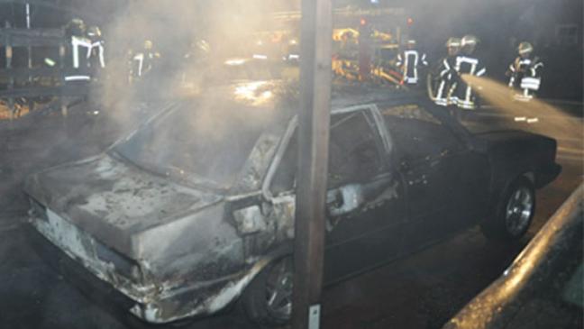 Garagen-Feuer  weitet sich aus