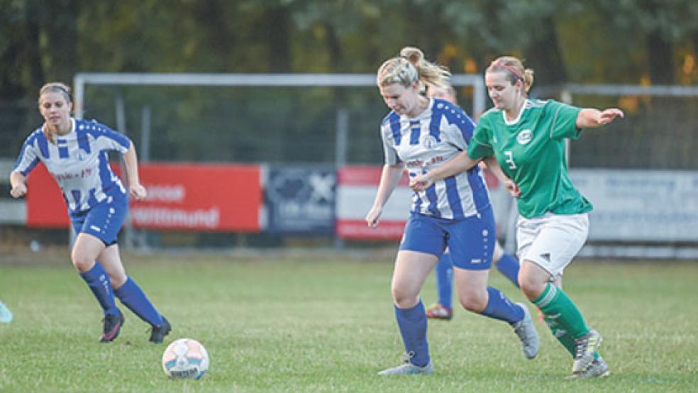 Rianne Nieweg (Mitte) bereitete das 1:0 durch Michelle Frey vor. © Archivfoto: Bruins