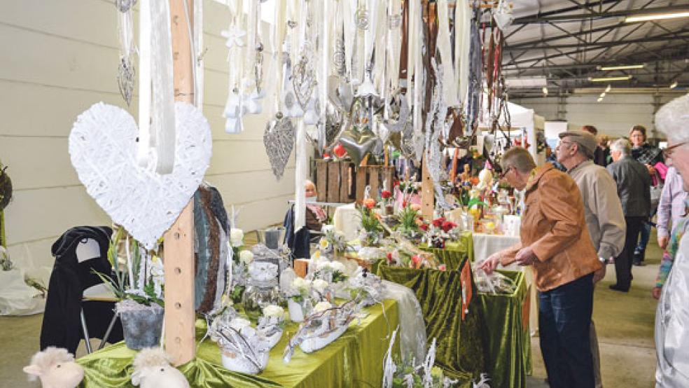 Zahlreiche Stände werden auch am 15. September wieder Besucher in die Landsburghalle locken. © Foto: Stadt Weener