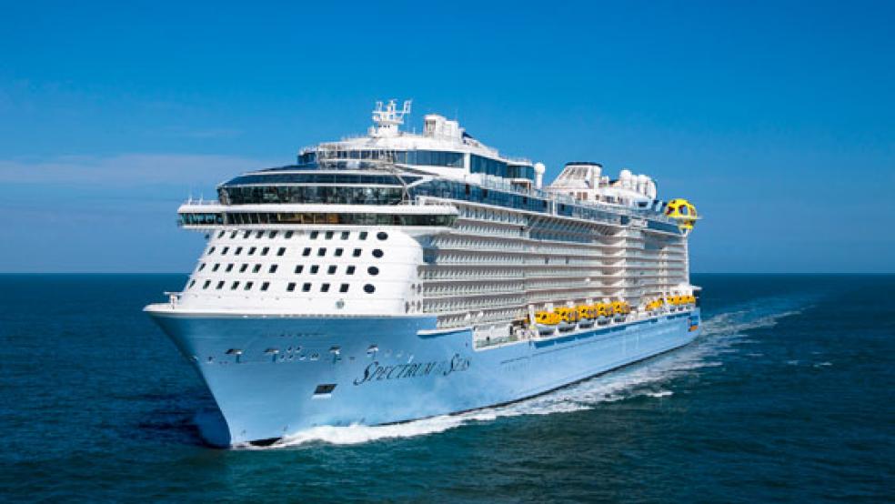 Die »Spectrum of the Seas« wurde von der Papenburger Meyer Werft in Bremerhaven planmäßig an die US-Reederei »Royal Caribbean International« abgeliefert. © Foto: Meyer Werft