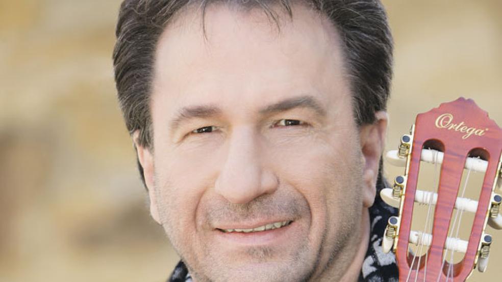 Tritt am 11. Mai in der Kirche in Möhlenwarf auf: Clemens Bittlinger.  © Foto: privat/ Hemmerich