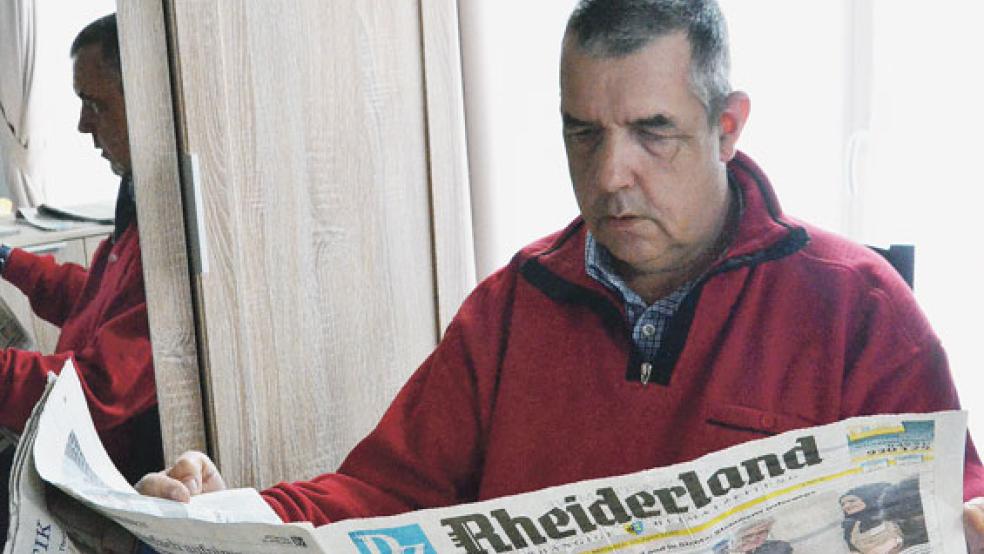 Wohngemeinschaft bedeutet nicht nur gemeinsam kochen und etwas unternehmen. In seinem Zimmer kann Frank Köller sich zurückziehen und auch mal einen Blick in die Zeitung werfen.  © Foto: Muising