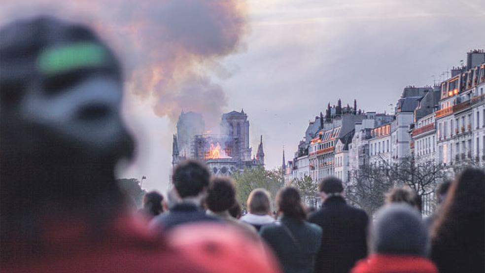 Ein Wahrzeichen stand am Montagabend in Paris in Flammen: Notre-Dame. Die Franzosen sind geschockt. © Foto: Wagner (dpa)