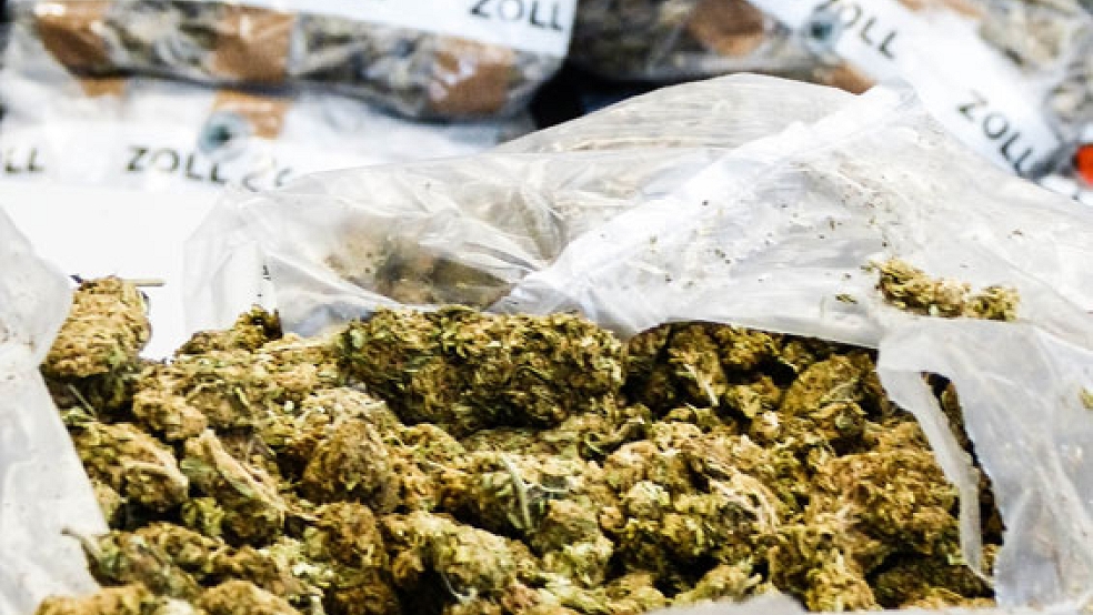 Insgesamt beschlagnahmten die Zöllner über dreieinhalb Kilo Drogen, darunter auch Marihuana. © Archivfoto: Zoll