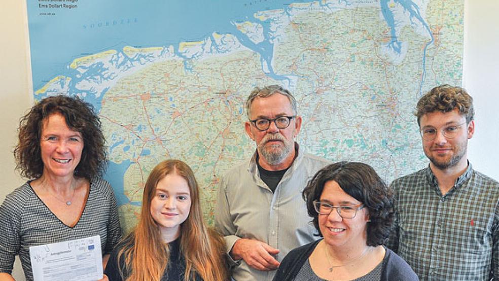 Sie haben ihre gute Zusammenarbeit fortgesetzt: Der Landkreis Leer und die Gemeente Oldambt haben im Jahr 2017 und 2018 mit dem Projekt »Freiwillig über die Grenze« die Vielfalt des freiwilligen Engagements in zwei grenzübergreifenden Messen dargestellt.  © Foto: Landkreis Leer