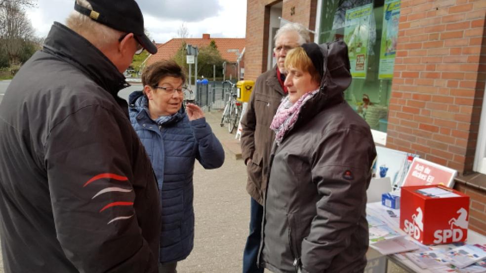 Im Bürgergespräch in Diele: Mitglieder des SPD-Ortsvereins Stapelmoor/Oberrheiderland. © Foto: SPD