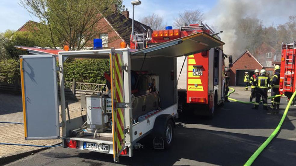 Die Wehren aus Leer und Loga waren im Einsatz. © Foto: Feuerwehr Leer