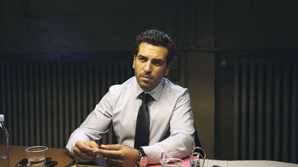 Ein scheinbar aussichtsloser Fall: Der junge und unerfahrene Rechtsanwalt Caspar Leinen (Elyas M’Barek) macht dennoch keinen Rückzieher. © Foto: Constantin Film