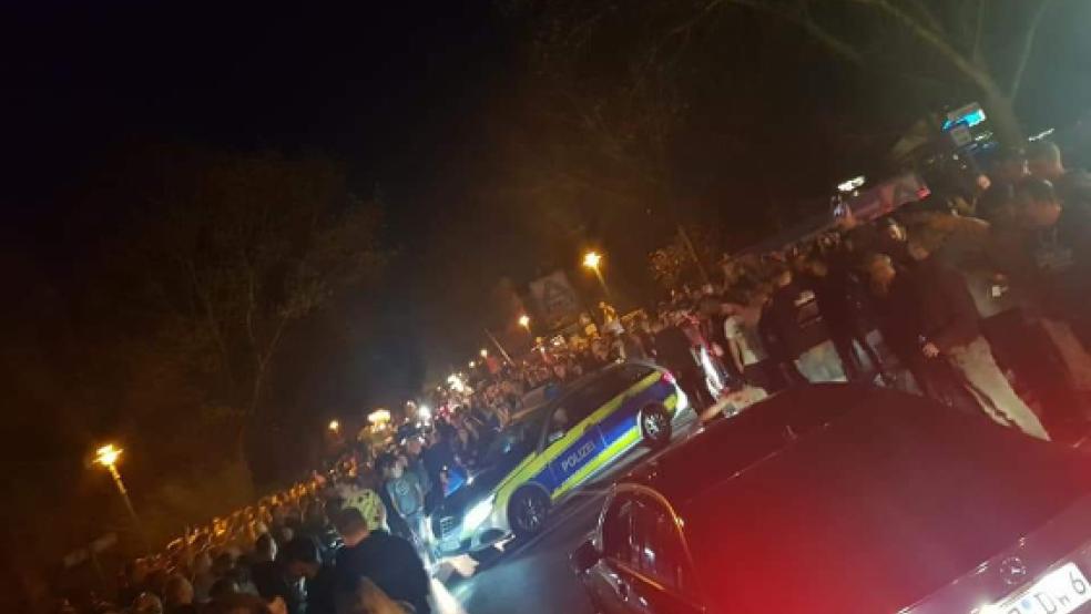 Dieses Foto, das wohl mit einem Handy gemacht wurde, vermittelt einen Eindruck vom Carfreitag in Bunde. © Foto: privat