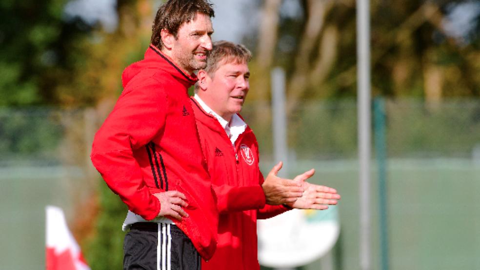Nicht nur die Bunder Trainer Ralph Schmidt und Günter Geerdes (links) freuen sich auf ein packendes Duell. Auch das Team ist heiß auf das Spitzenspiel. © Bruins