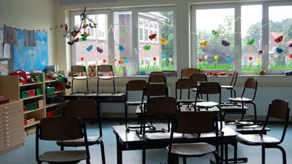 Stühle gibt es genug in den Klassenräumen der Grundschule Bunde, es fehlt Breitband-Internet. © Foto: Hoegen