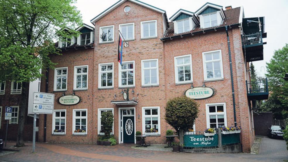 Der Täter hatte am frühen Morgen versucht, in das Teehaus am Hafen in Leer einzubrechen.  © Foto: Wolters