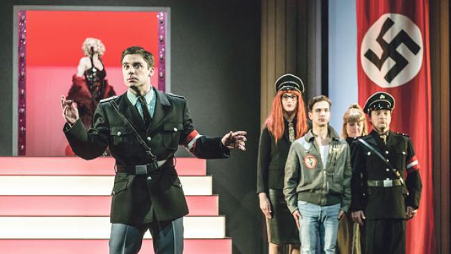 Bitterböse Komödie über Nazi-Besatzer